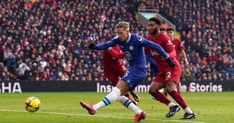 Ex-Chelsea star hits out at Pochettino for Mudryk criticism