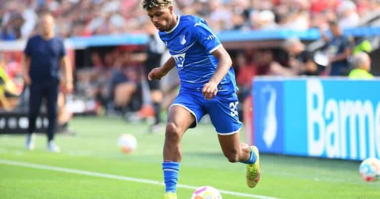 Photo: Club record signing Rutter pens terms with Leeds