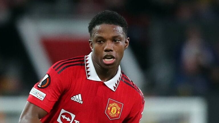 Tyrell Malacia: ‘Emotional’ Man United defender aims to ‘enjoy football again’ in PSV loan