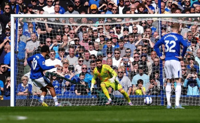 Everton 1-1 Arsenal: Title race looks all but over after Gunners pay the penalty