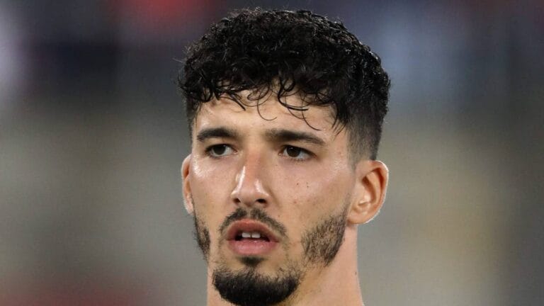 Newcastle vs Man United: Tonali goal from ‘beautiful’ Isak assist gives Bayindir nightmare start… but Garnacho levels