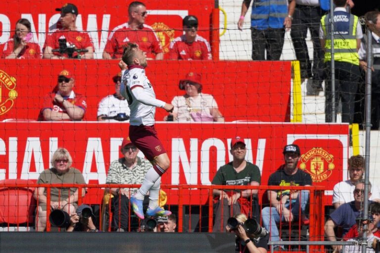 Manchester United 0-2 West Ham: Soucek and Bowen sink sorry hosts