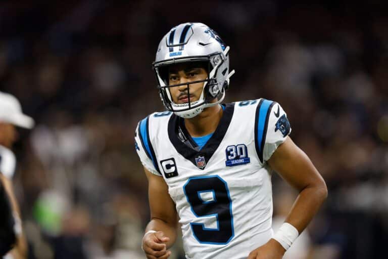 NFL: No plans to trade Young after poor start with Panthers