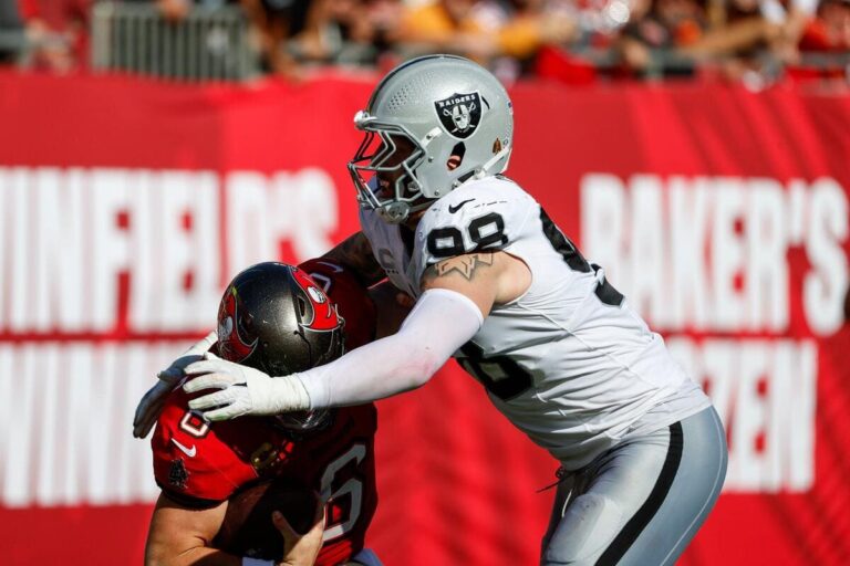 NFL: Raiders Re-Sign Star Defensive End Maxx Crosby