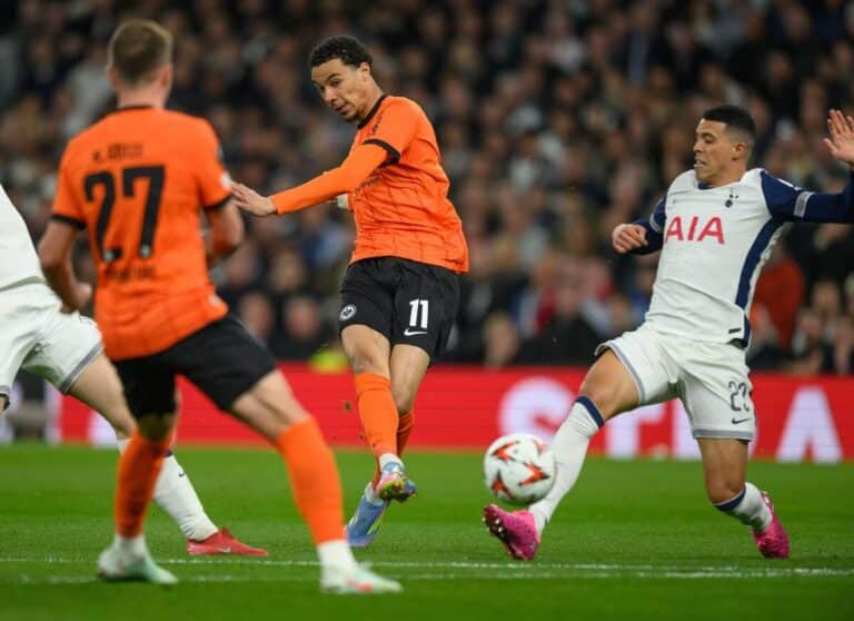 Eintracht Frankfurt CEO makes clear statement on Liverpool and Chelsea target Ekitike