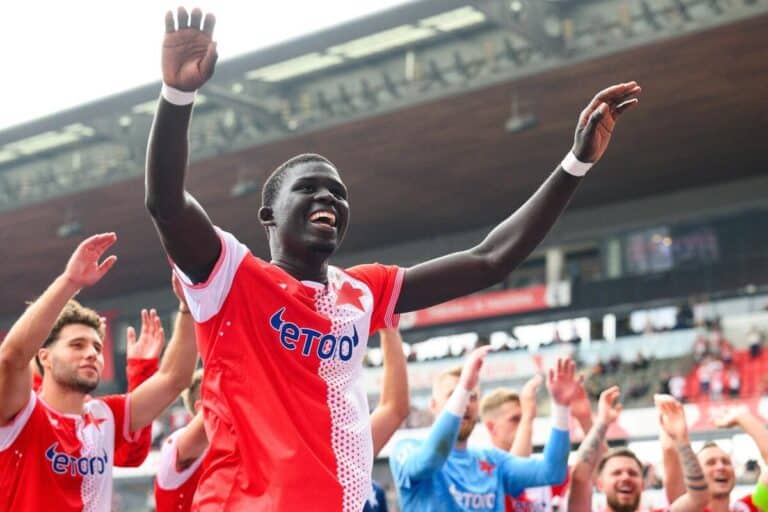 West Ham make Diouf first signing of transfer window