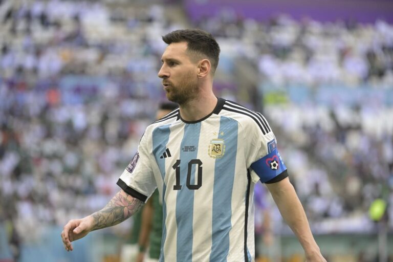Lionel Messi blames Houston pitch for toothless Argentina display