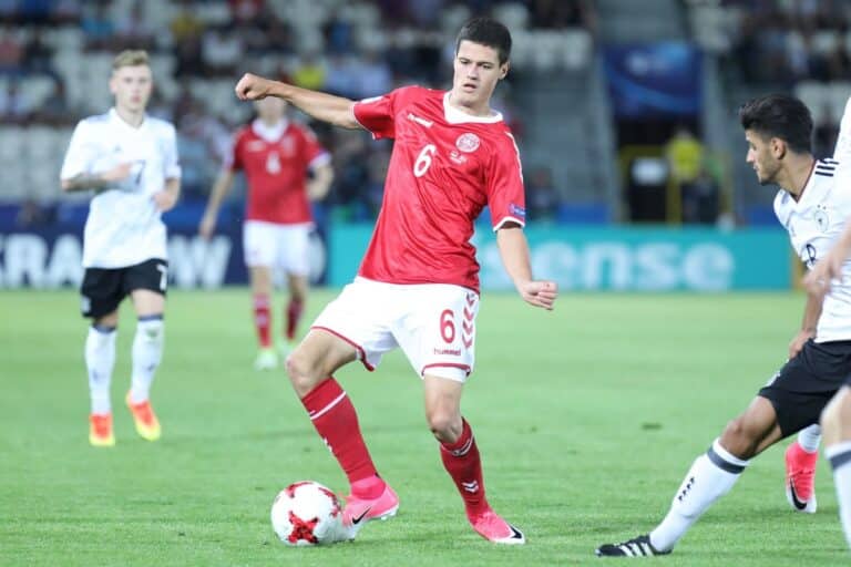 Arsenal and Tottenham could do battle for Premier League midfielder